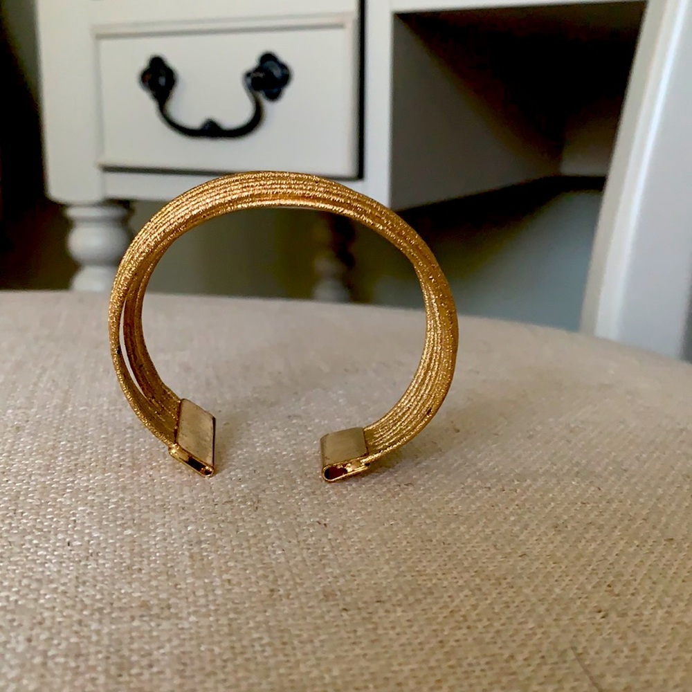 Gold cuff bracelet - Picture 3 of 3